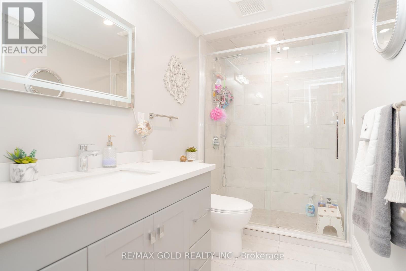 15 Castlemore Drive, Brampton, Ontario  L6W 2V9 - Photo 21 - W12139363