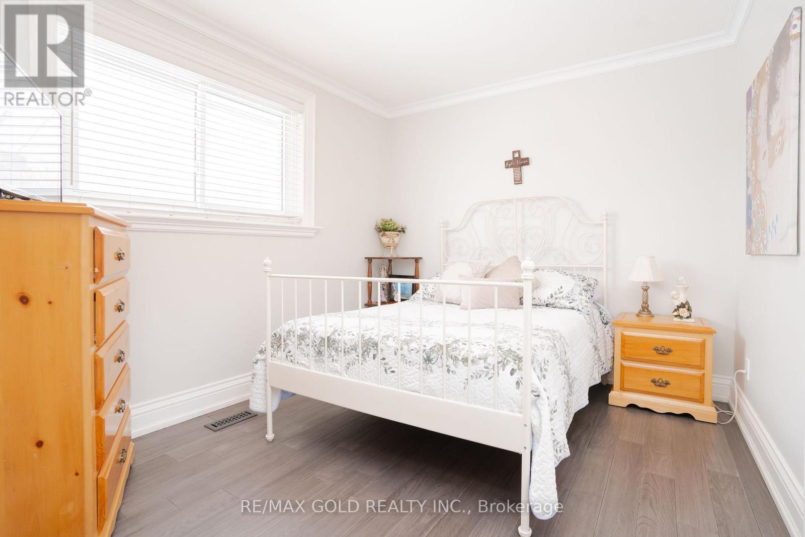 15 Castlemore Drive, Brampton, Ontario  L6W 2V9 - Photo 25 - W12139363