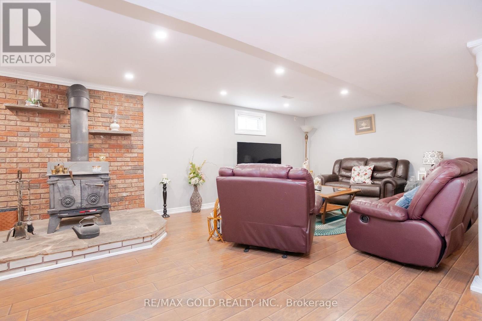 15 Castlemore Drive, Brampton, Ontario  L6W 2V9 - Photo 28 - W12139363