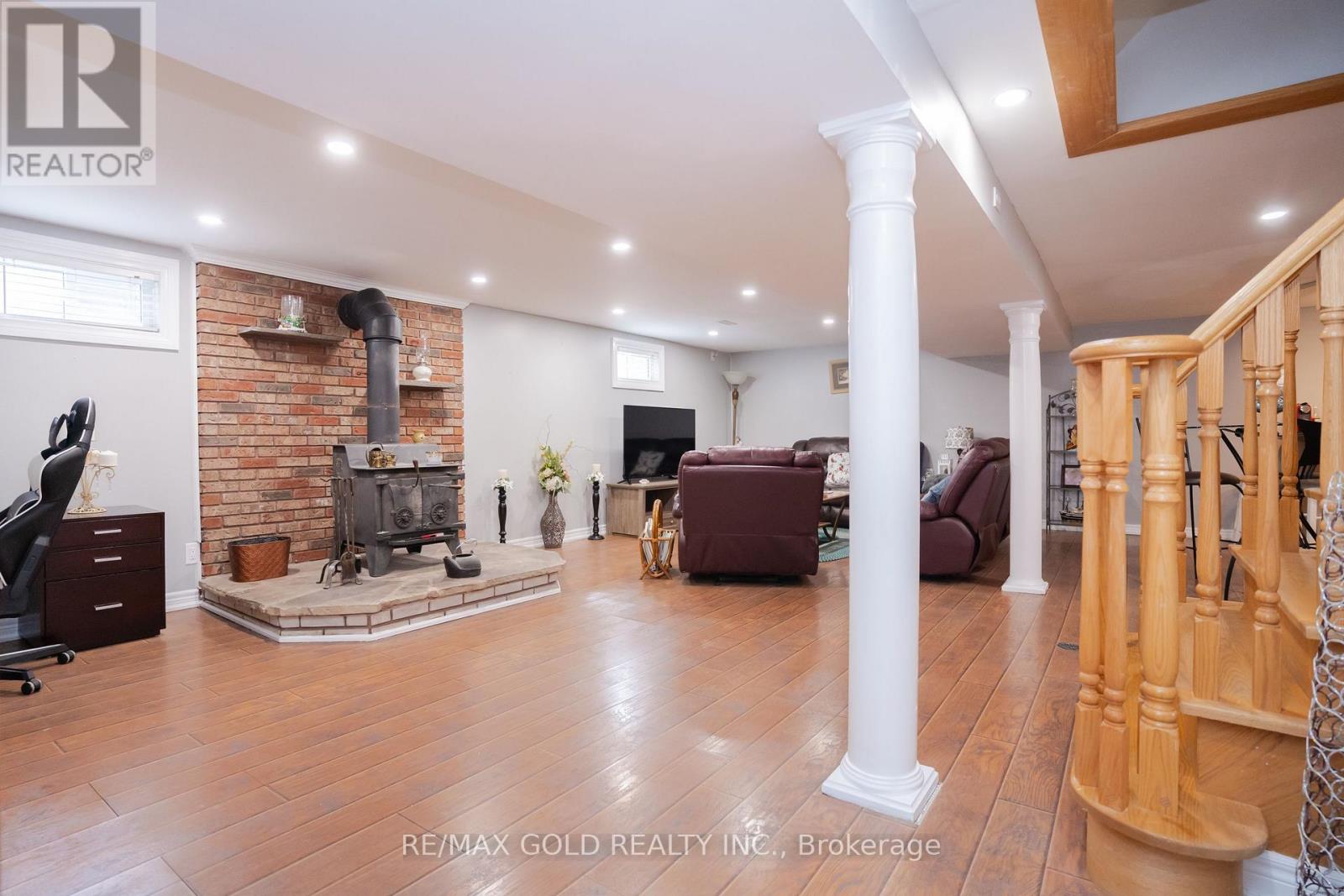 15 Castlemore Drive, Brampton, Ontario  L6W 2V9 - Photo 30 - W12139363