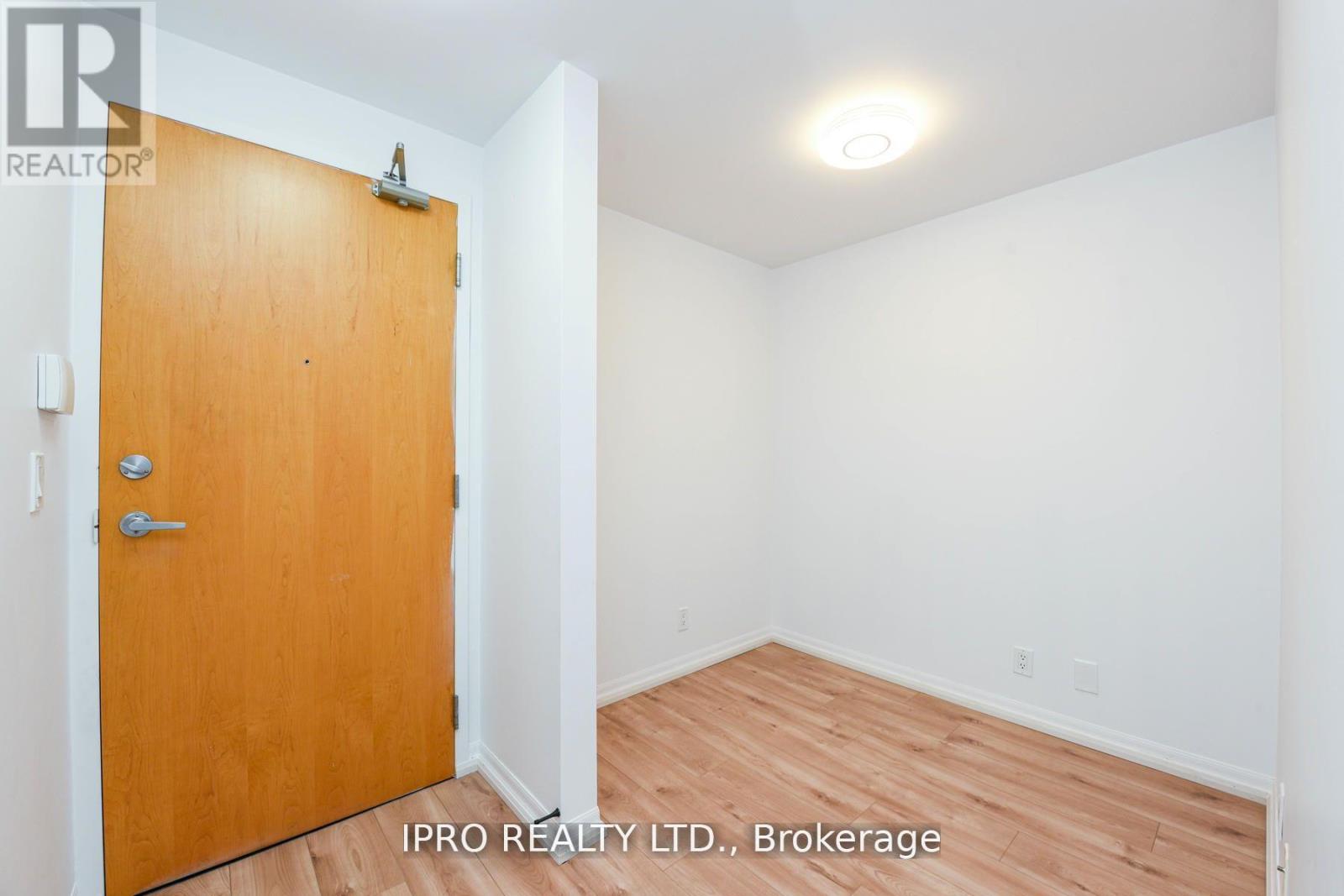 513 - 3939 Duke Of York Boulevard, Mississauga, Ontario  L5B 4N2 - Photo 7 - W12139425