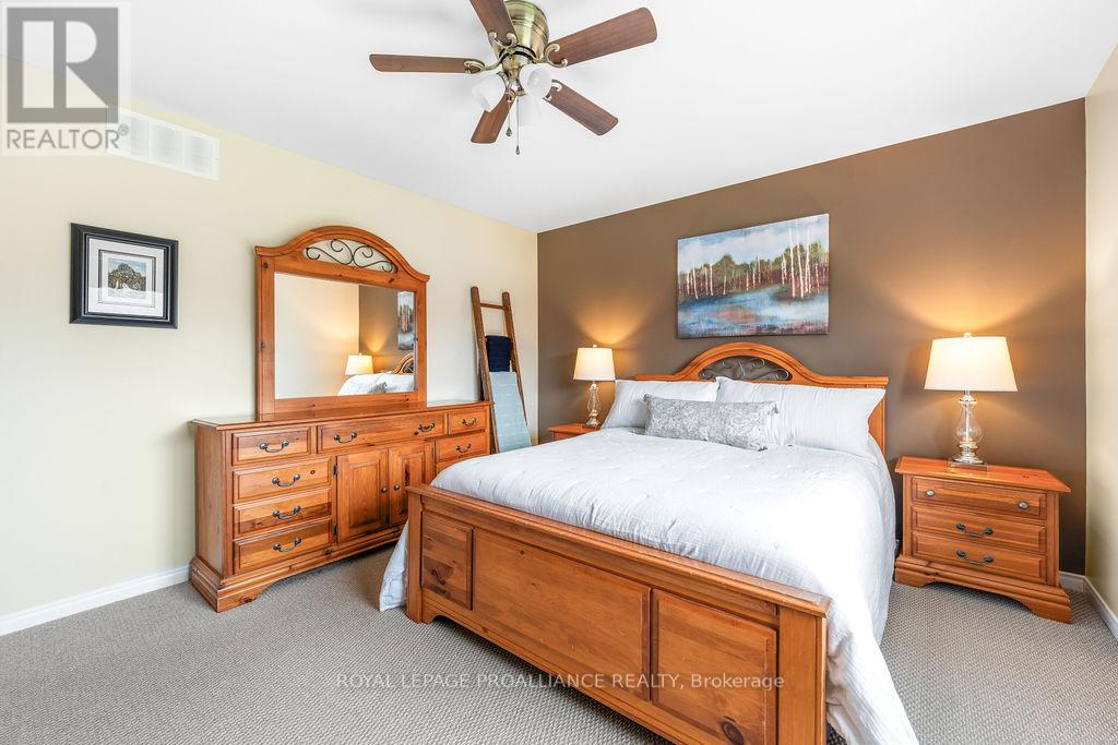 38 Oak Ridge Boulevard, Belleville (Belleville Ward), Ontario  K8N 5W1 - Photo 30 - X12139432