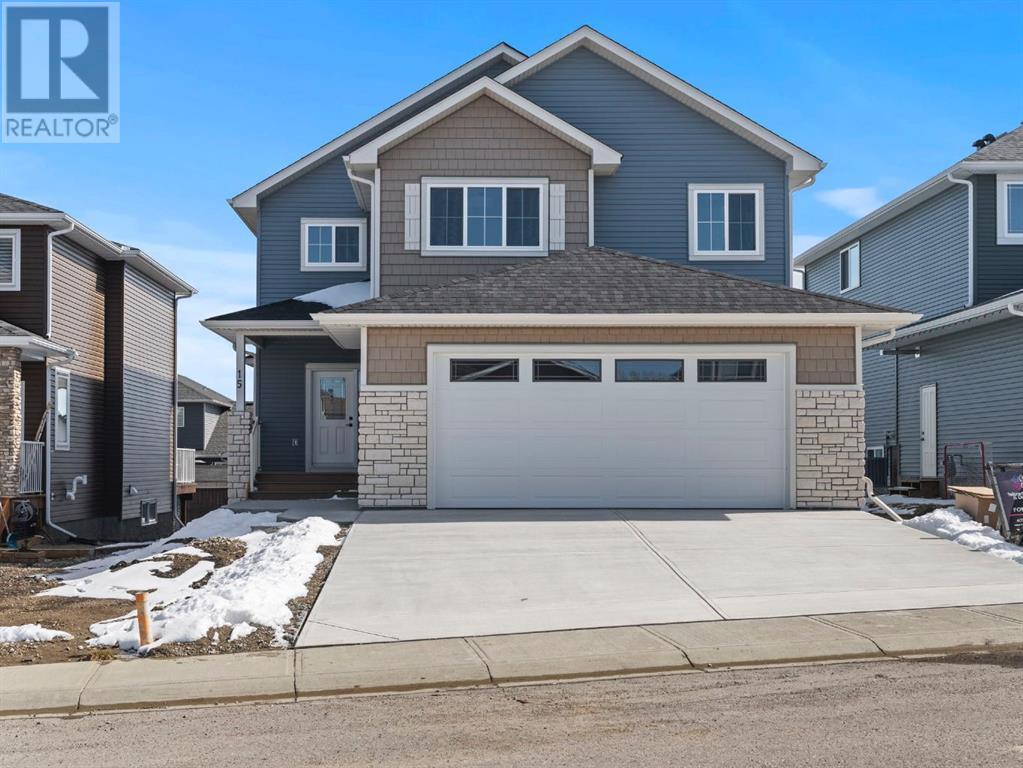 15 Bishop Circle, Carstairs, Alberta  T0M 0N0 - Photo 1 - A2209200