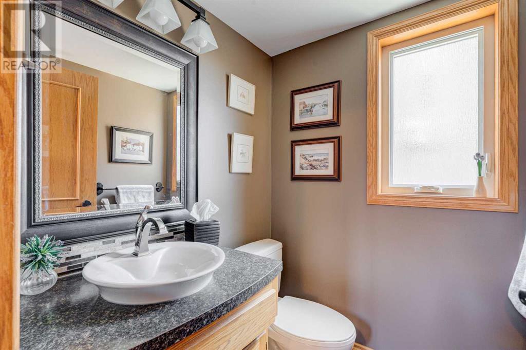 35 Strathdale Close Sw, Calgary, Alberta  T3H 2K5 - Photo 21 - A2217787