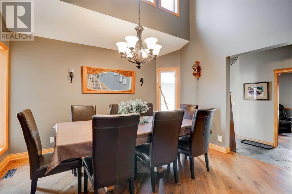 35 Strathdale Close Sw, Calgary, Alberta  T3H 2K5 - Photo 6 - A2217787