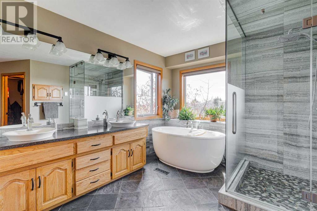35 Strathdale Close Sw, Calgary, Alberta  T3H 2K5 - Photo 27 - A2217787