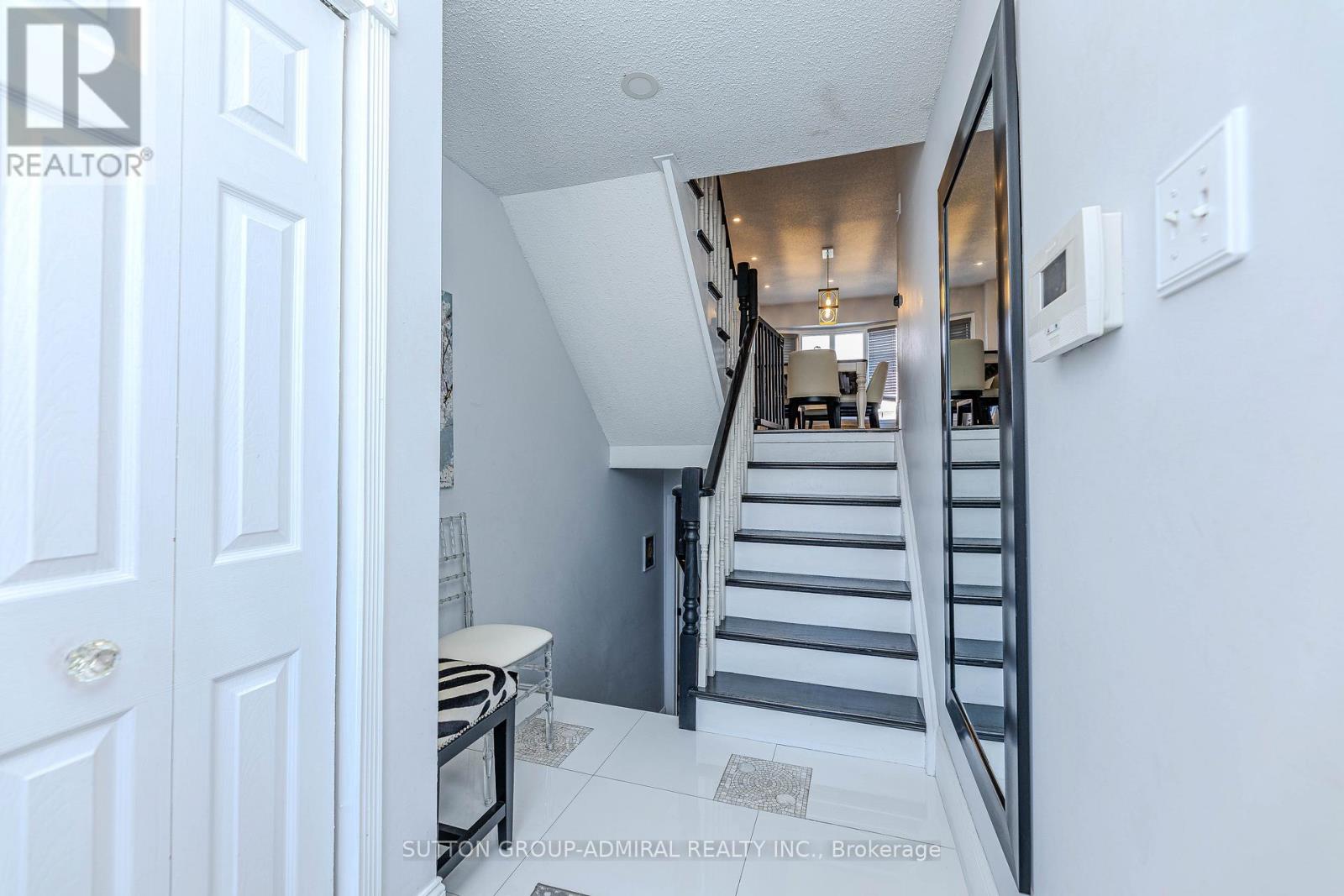 199 Kelso Crescent, Vaughan (Maple), Ontario  L6A 2C9 - Photo 5 - N12138846