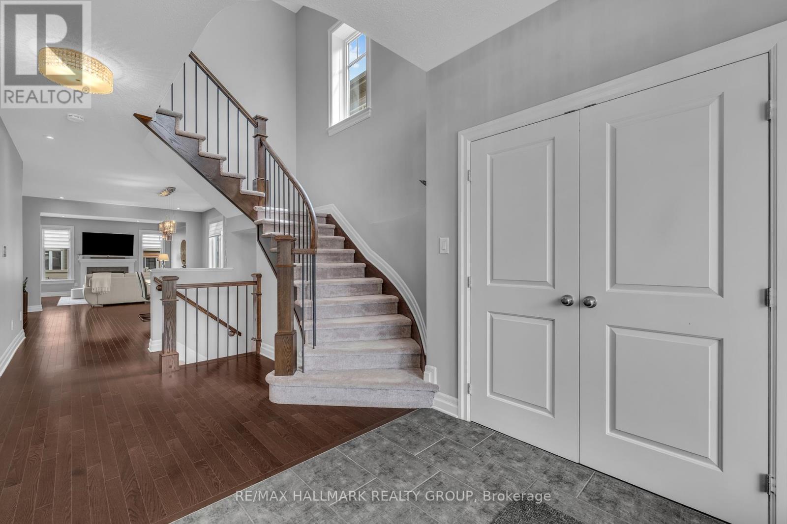565 Rouncey Road, Ottawa, Ontario  K2S 1B6 - Photo 3 - X12139439