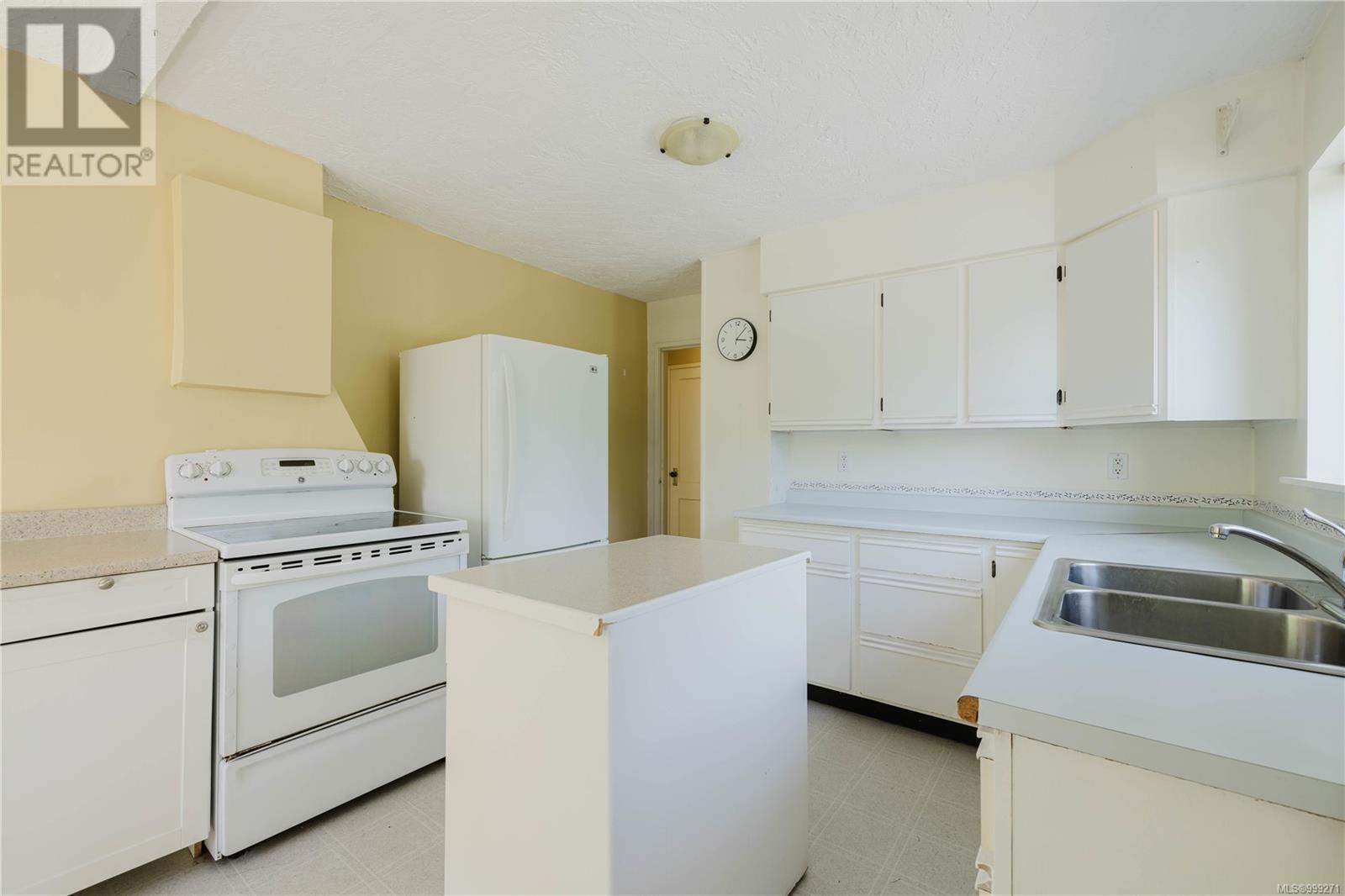 2857 Shakespeare St, Victoria, British Columbia  V8R 4H2 - Photo 8 - 999271