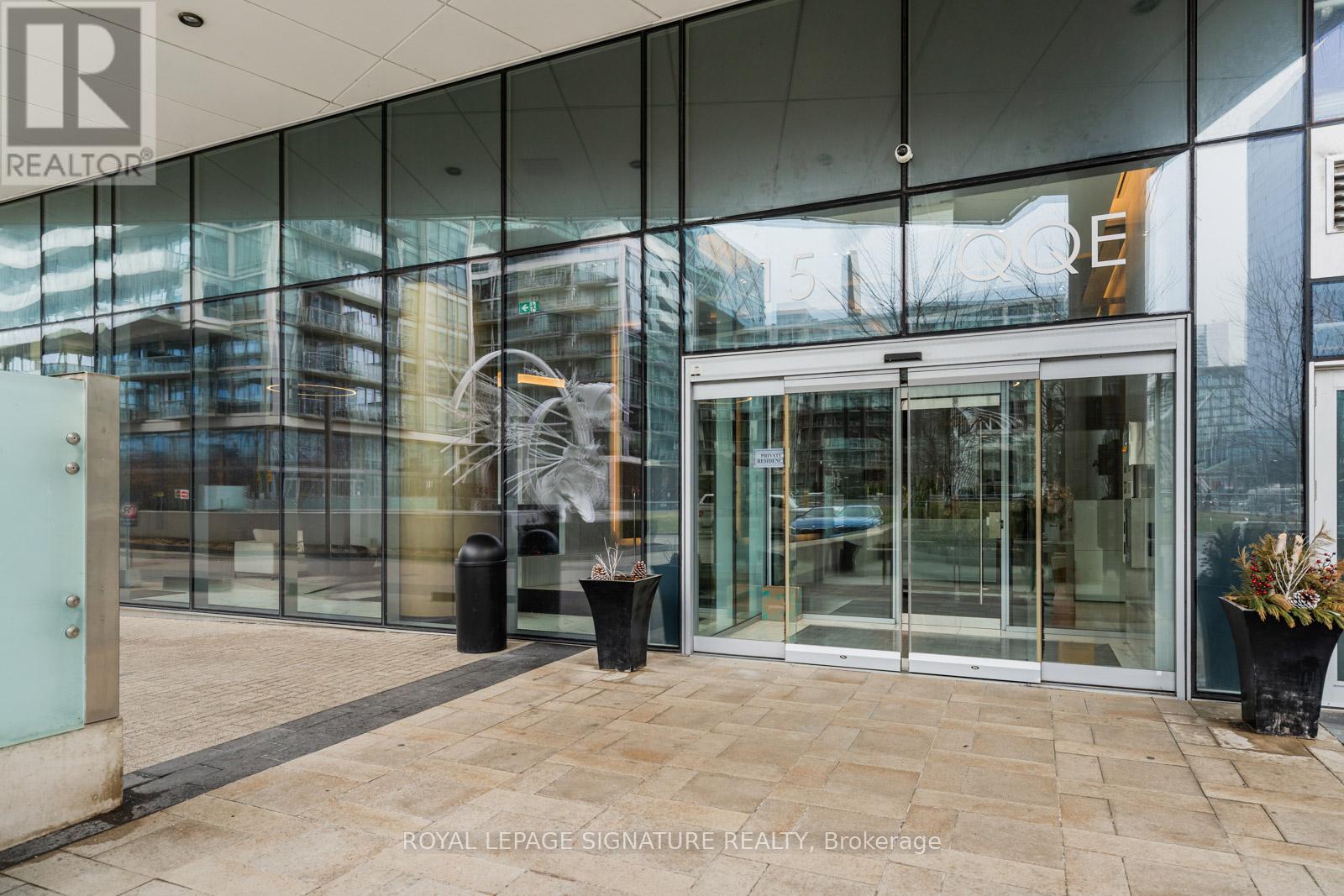 3305 - 15 Queens Quay E, Toronto (Waterfront Communities), Ontario  M5E 0C5 - Photo 2 - C12139459