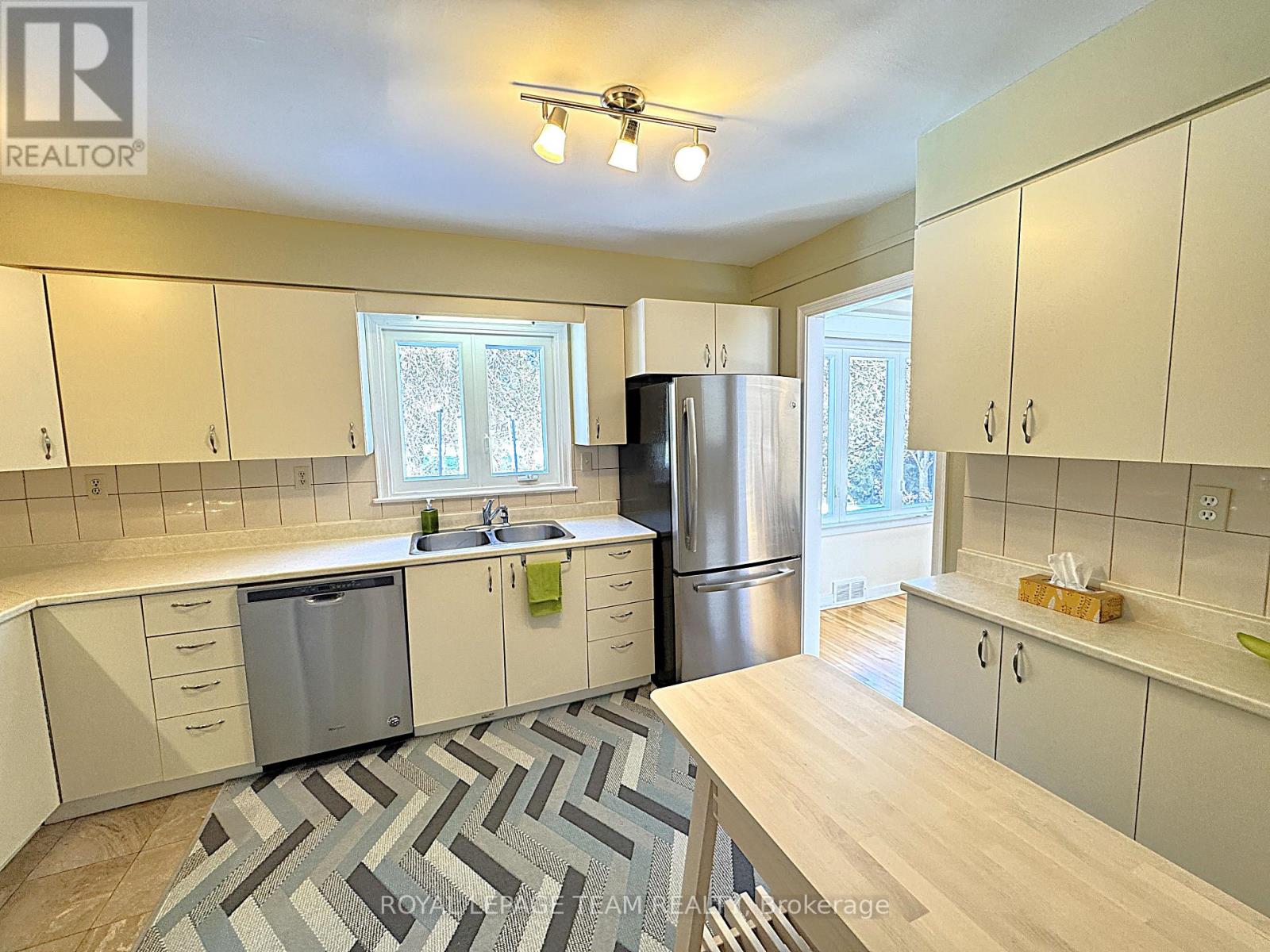 821 Eastbourne Avenue, Ottawa, Ontario  K1K 0H8 - Photo 14 - X12005881