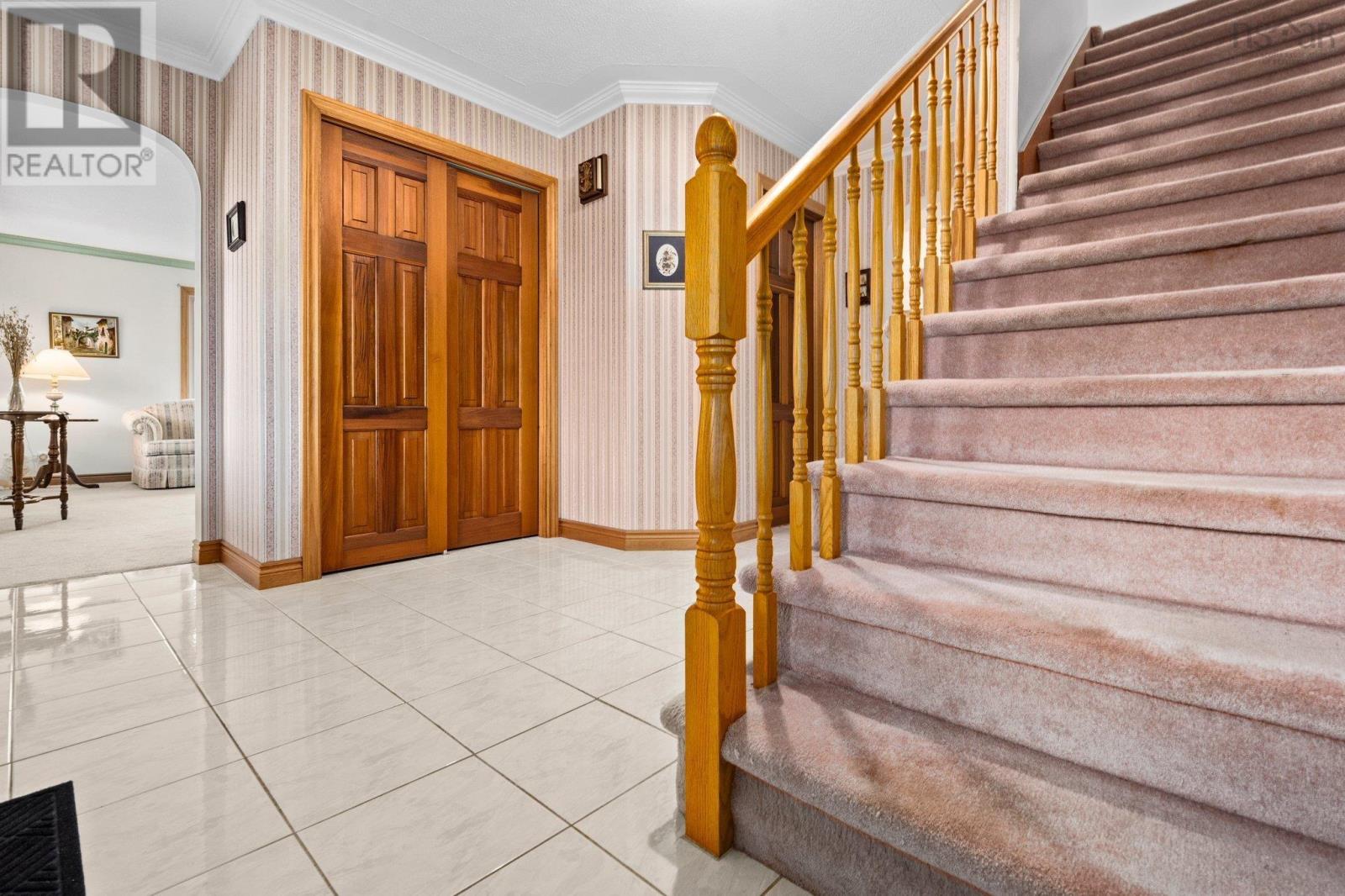 Property at 14 Crestwood Place image 3