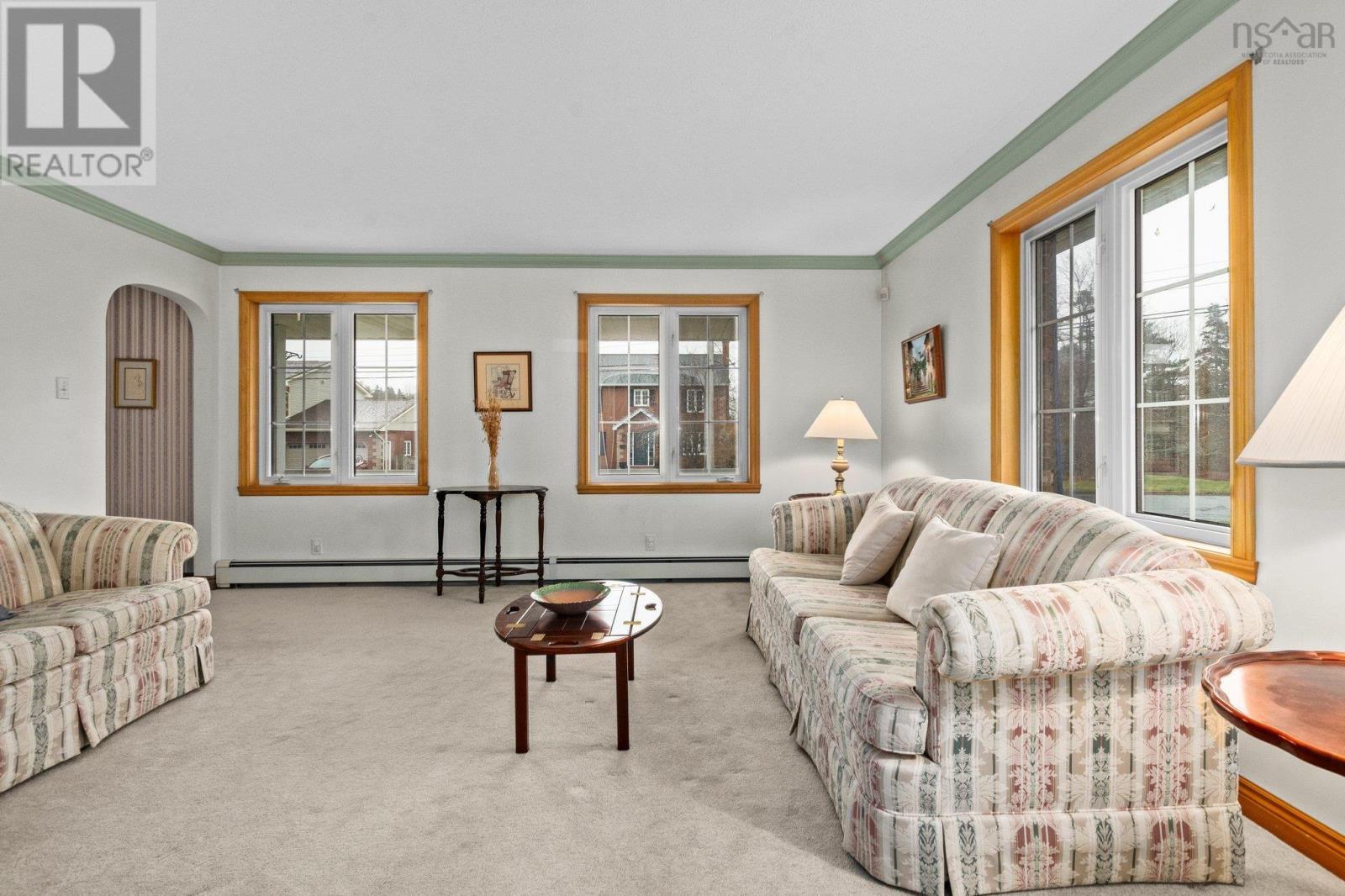 Property at 14 Crestwood Place image 4