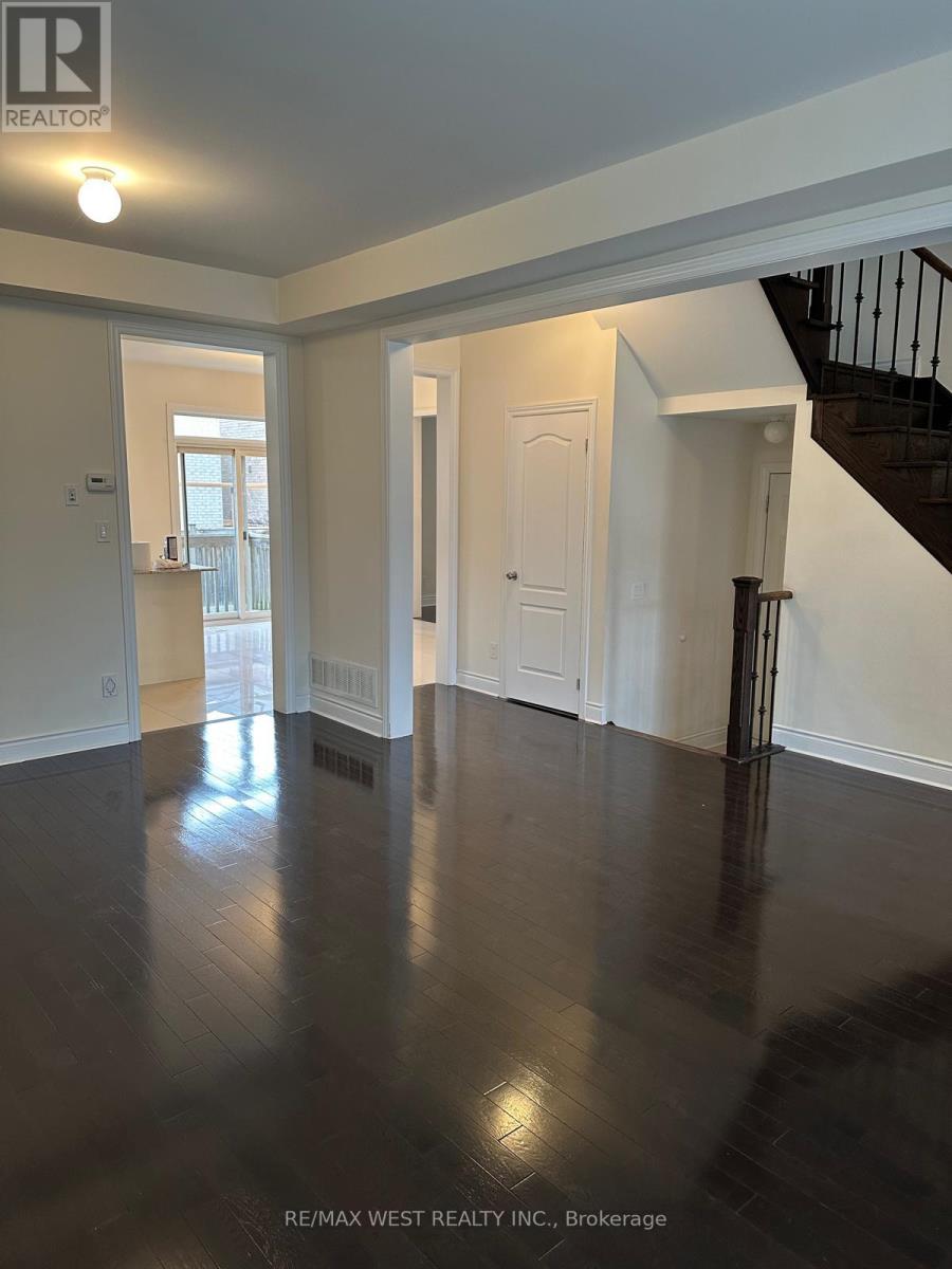 959 Ernest Cousins Circle, Newmarket, Ontario  L3X 0B7 - Photo 5 - N12139434