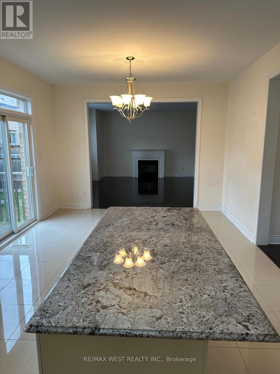 959 Ernest Cousins Circle, Newmarket (Stonehaven-Wyndham), Ontario  L3X 0B7 - Photo 9 - N12139434