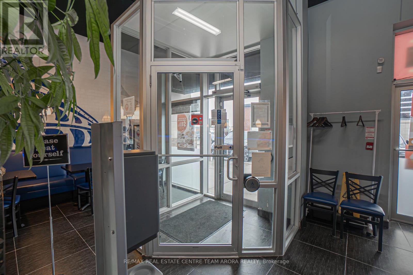 3600 Dundas Street, Burlington, Ontario  L7M 4B8 - Photo 3 - W12139445
