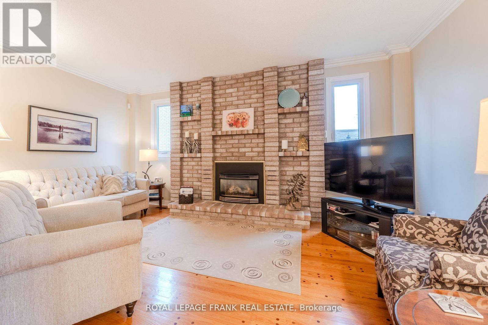 1 Dunsford Court, Kawartha Lakes, Ontario  K9V 5T3 - Photo 5 - X12139498