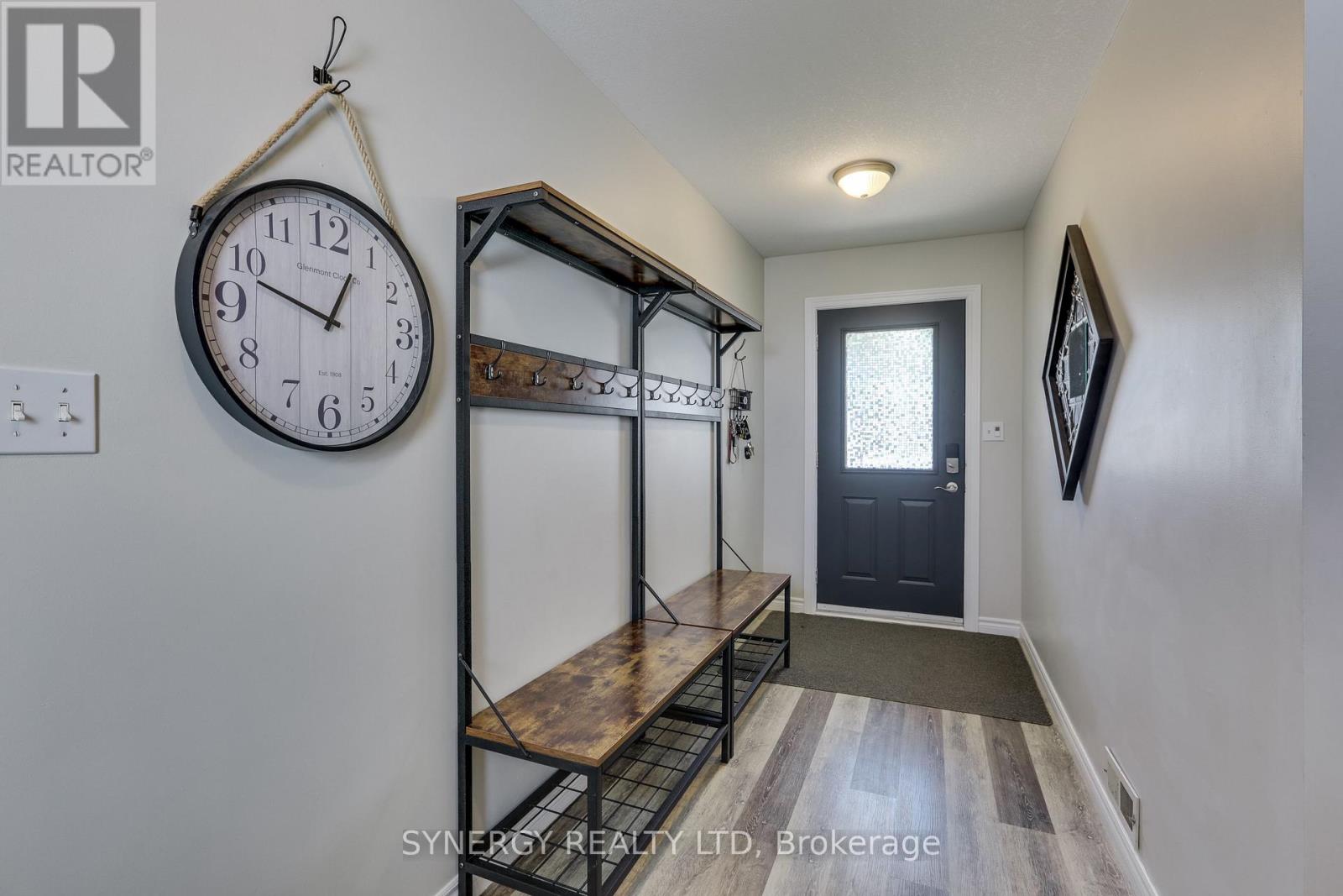 31 La Mantia Avenue, Strathroy-Caradoc, Ontario  N7G 3Z5 - Photo 4 - X12139507