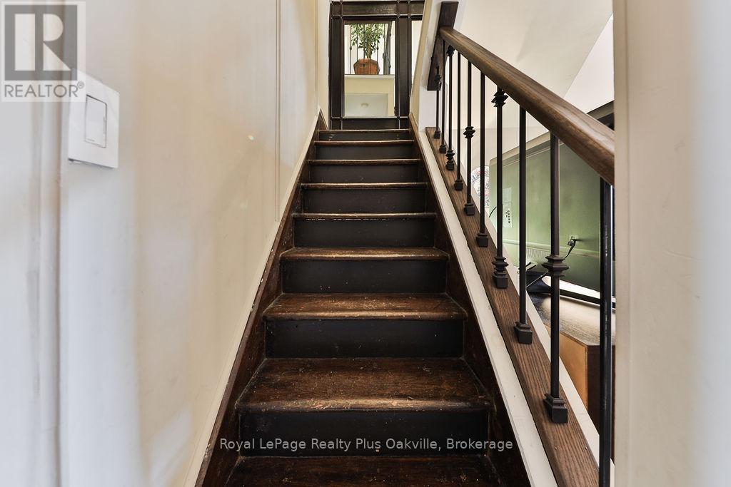 14 Hatt Street, Hamilton, Ontario  L9H 2E8 - Photo 25 - X12136657