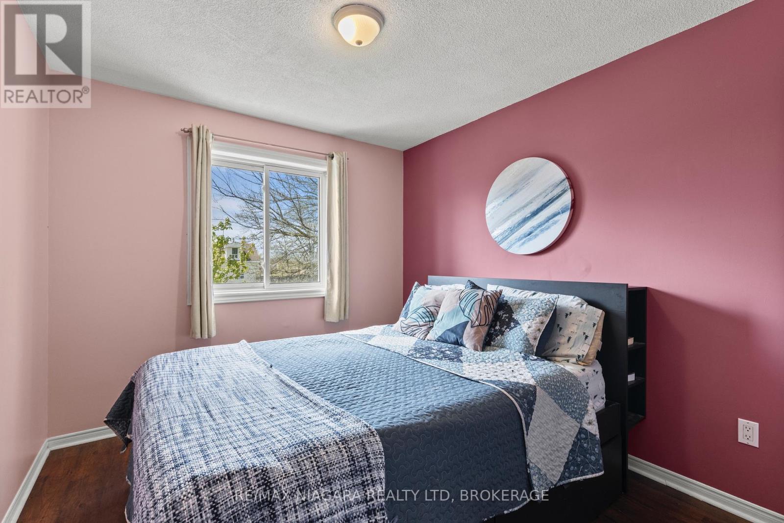6 Marc Court, Welland (Lincoln/crowland), Ontario  L3B 5X2 - Photo 14 - X12139477