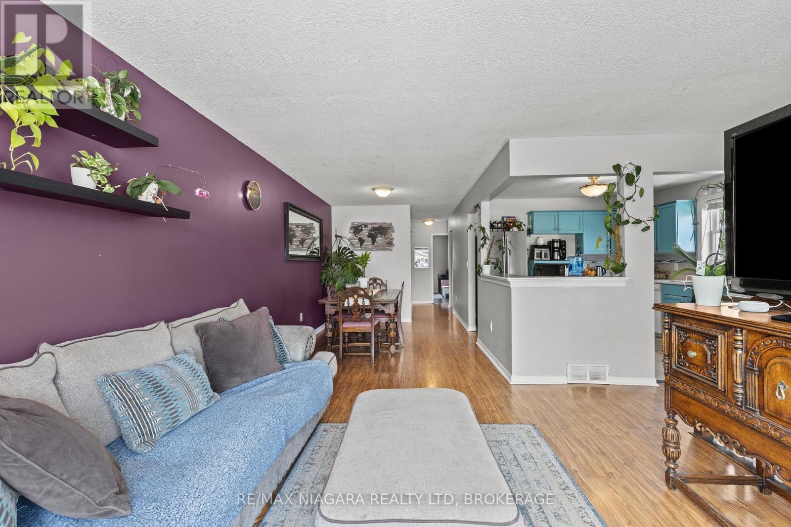 6 Marc Court, Welland (Lincoln/crowland), Ontario  L3B 5X2 - Photo 7 - X12139477