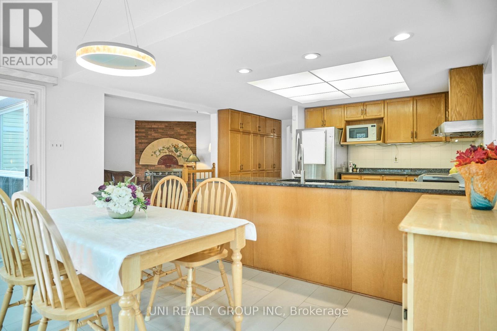 64 Bramblegrove Crescent, Ottawa, Ontario  K1T 3E9 - Photo 14 - X12139508