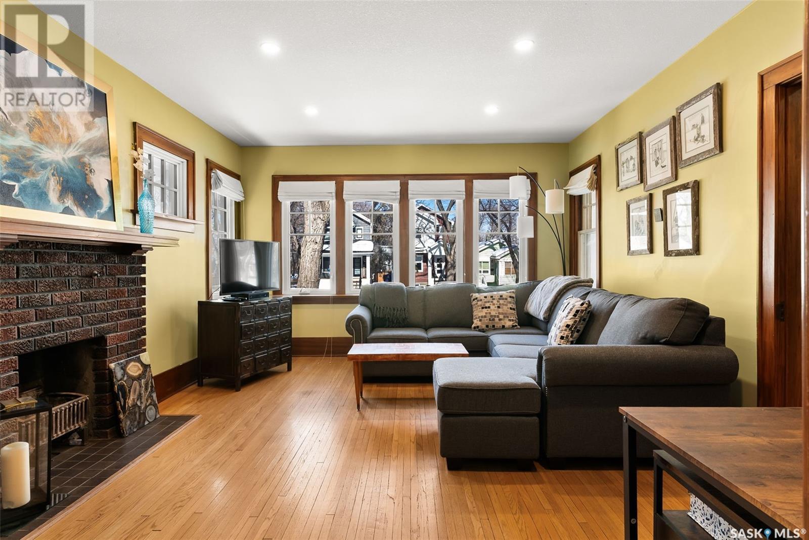 Property at 3335 Victoria AVENUE image 4
