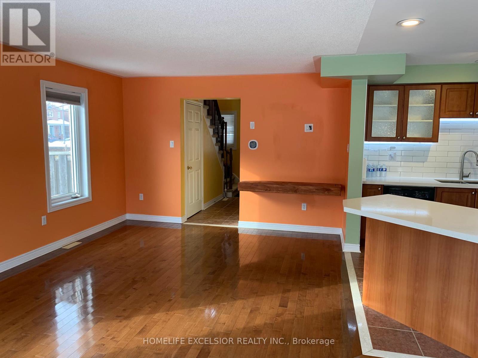 27 Willow Trail Road, Markham, Ontario  L6E 2C6 - Photo 4 - N12139486