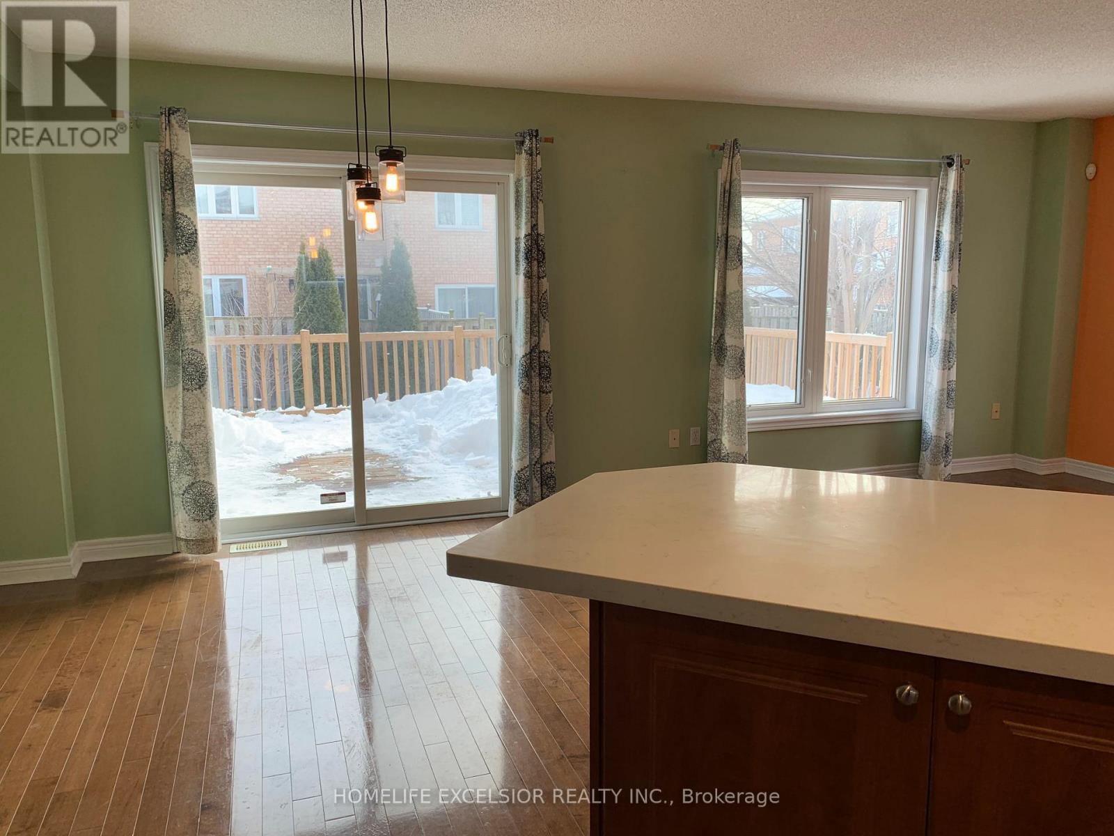 27 Willow Trail Road, Markham, Ontario  L6E 2C6 - Photo 8 - N12139486