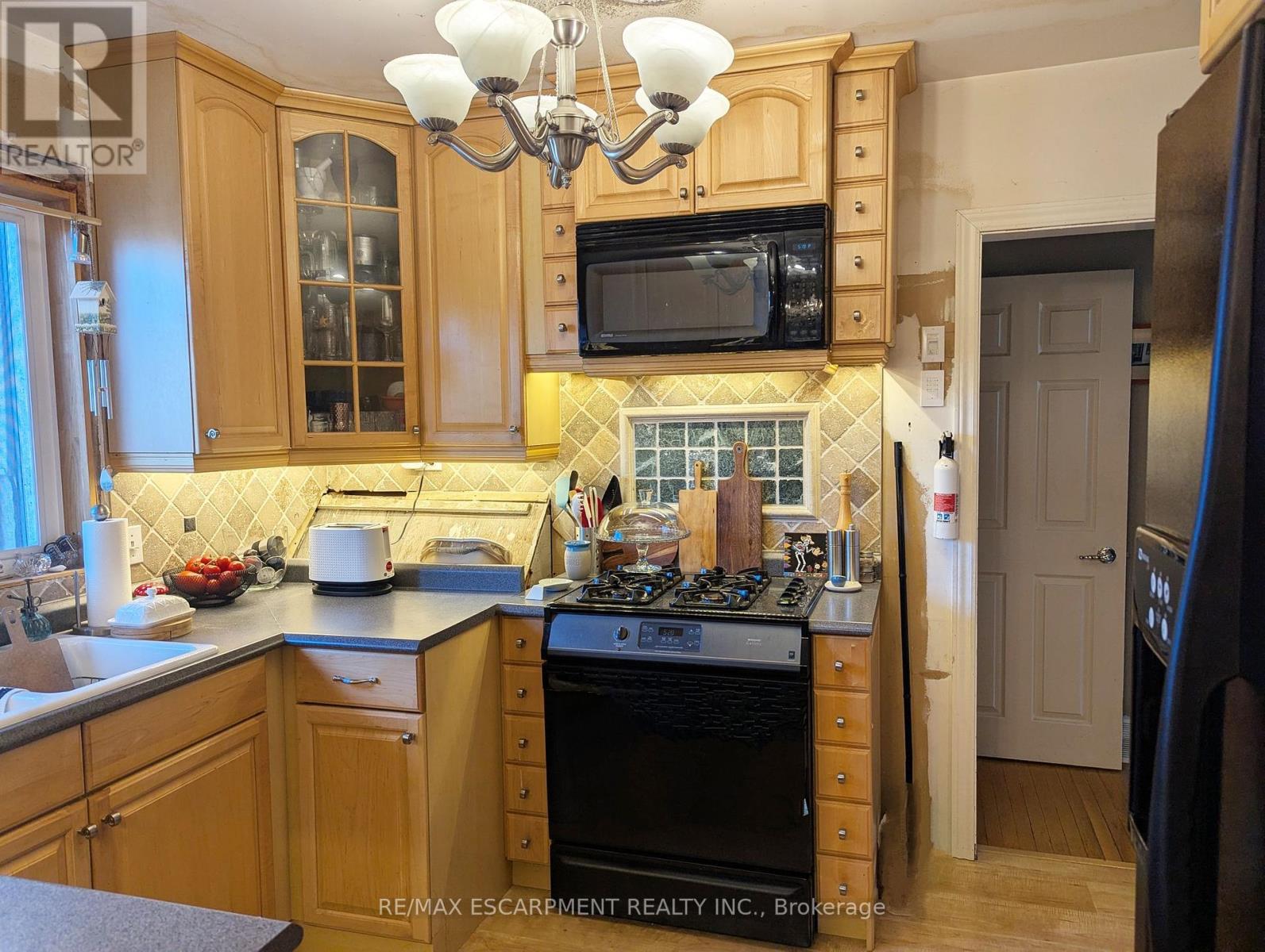 35 Marcia Avenue, Toronto, Ontario  M6B 2Y6 - Photo 6 - W12139510