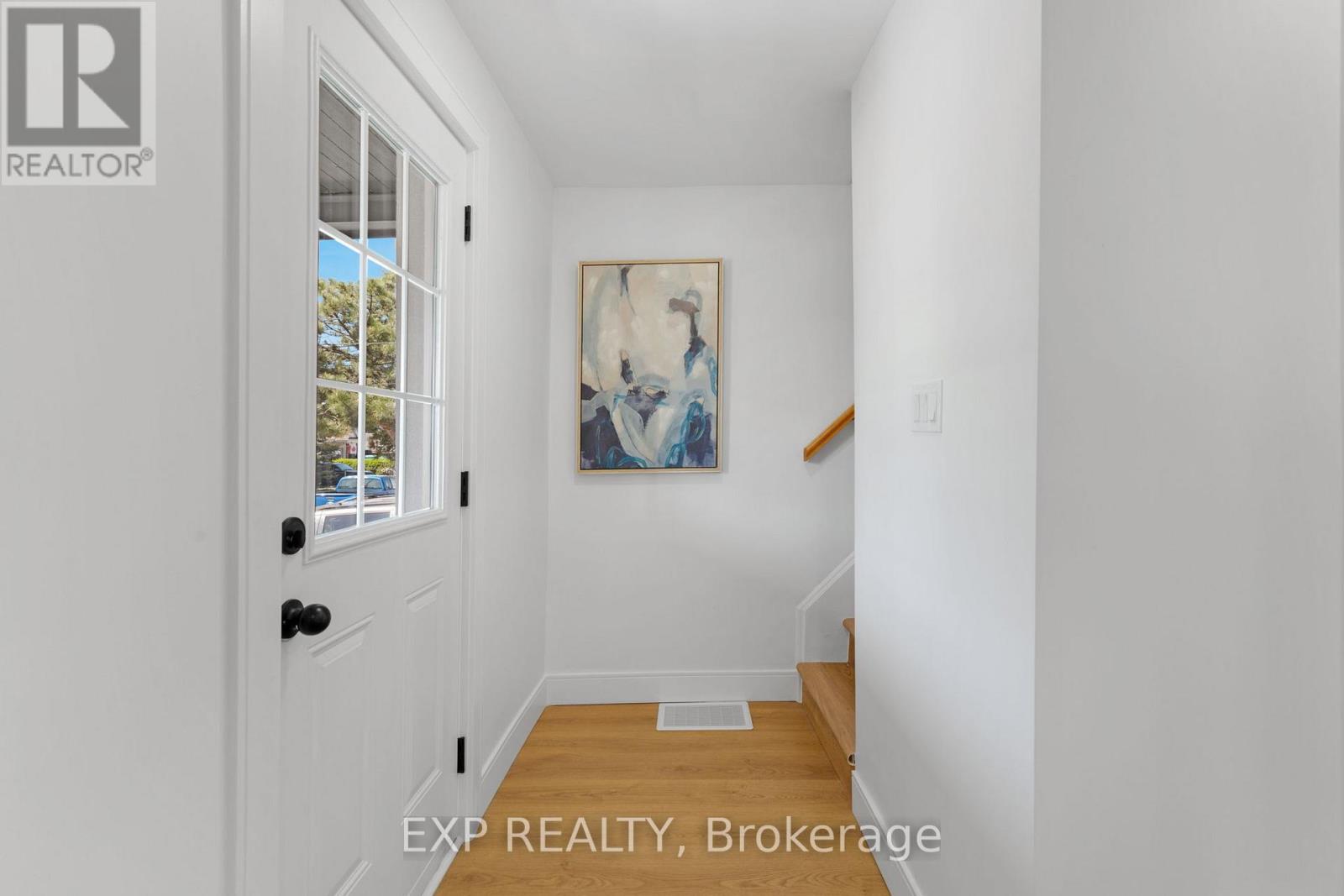 62 Norman Street, Hamilton, Ontario  L8H 4J5 - Photo 5 - X12139487
