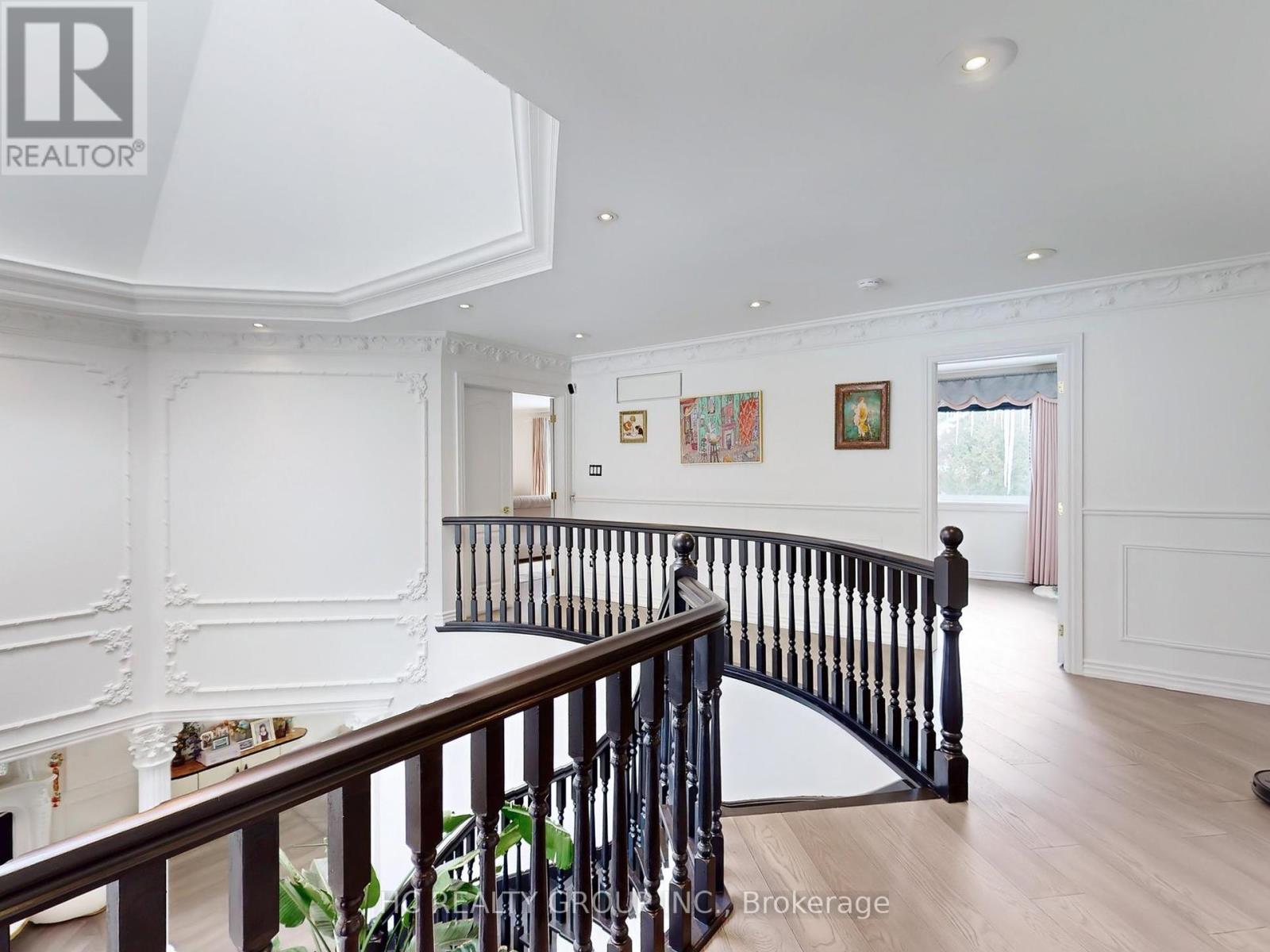 <div class="slider-price">$3,888,000</div><p>156 Burbank Drive, Toronto, Ontario</p>
