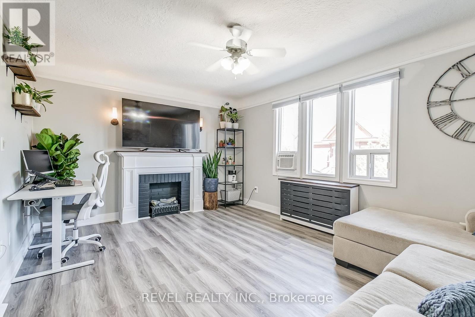 22 - 6 VINELAND AVENUE, Hamilton, Ontario