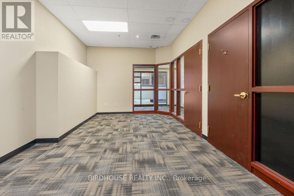 105 - 189 Kent Street W, Kawartha Lakes, Ontario  K9V 5G6 - Photo 7 - X12110394