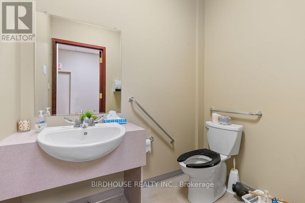 105 - 189 Kent Street W, Kawartha Lakes, Ontario  K9V 5G6 - Photo 12 - X12110394