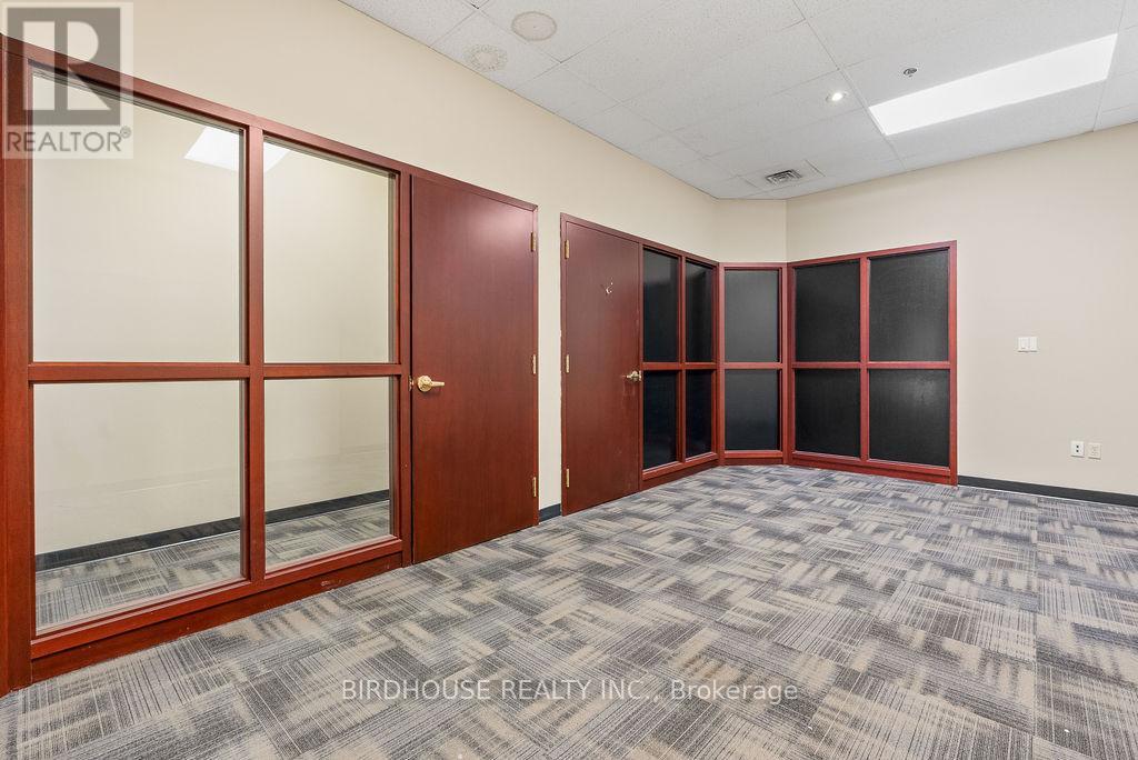 105 - 189 Kent Street W, Kawartha Lakes, Ontario  K9V 5G6 - Photo 5 - X12110394