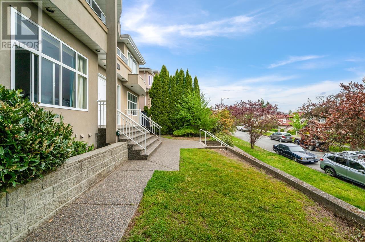 2085 Qualicum Drive, Vancouver, British Columbia  V5P 2M3 - Photo 2 - R3001082
