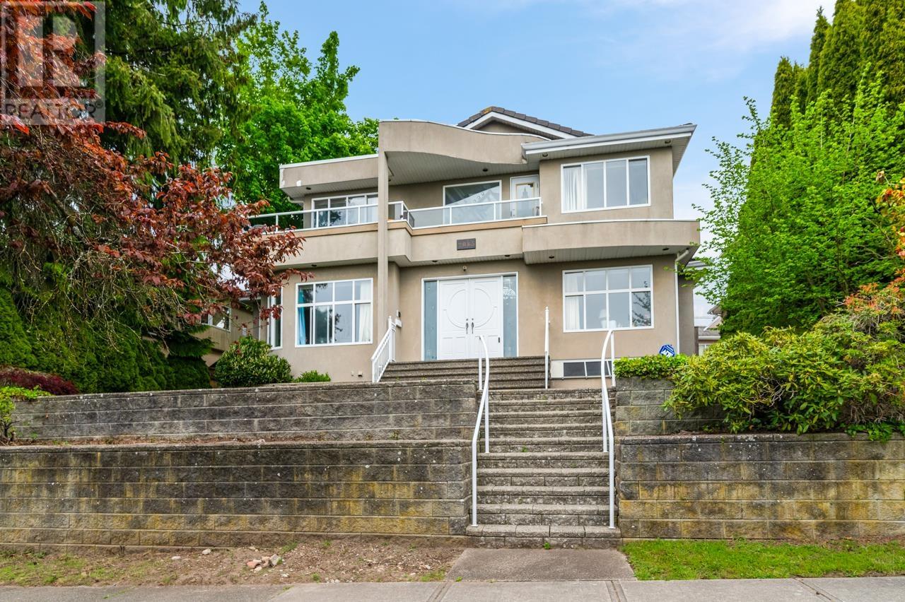 2085 QUALICUM DRIVE, Vancouver, British Columbia