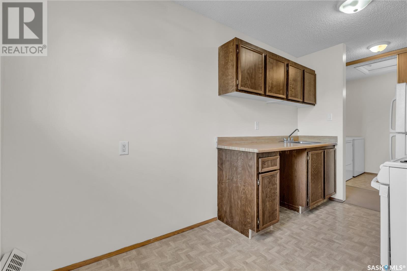 208 55 Alport Crescent, Regina, Saskatchewan  S4R 8C6 - Photo 10 - SK005394