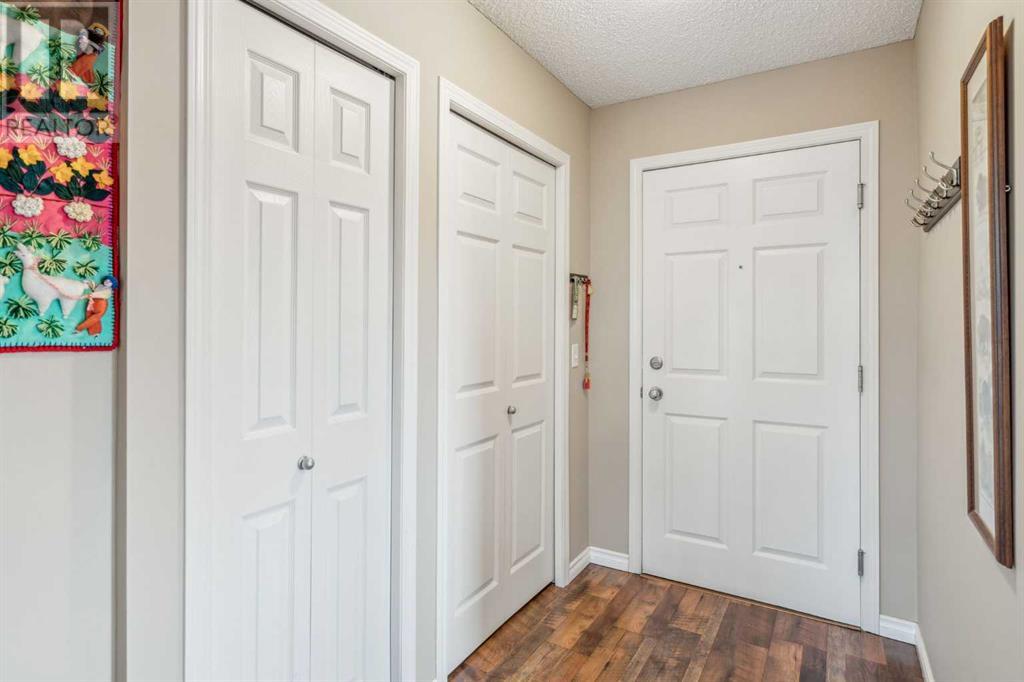 202, 128 Centre Avenue, Cochrane, Alberta  T4C 2K5 - Photo 3 - A2219917