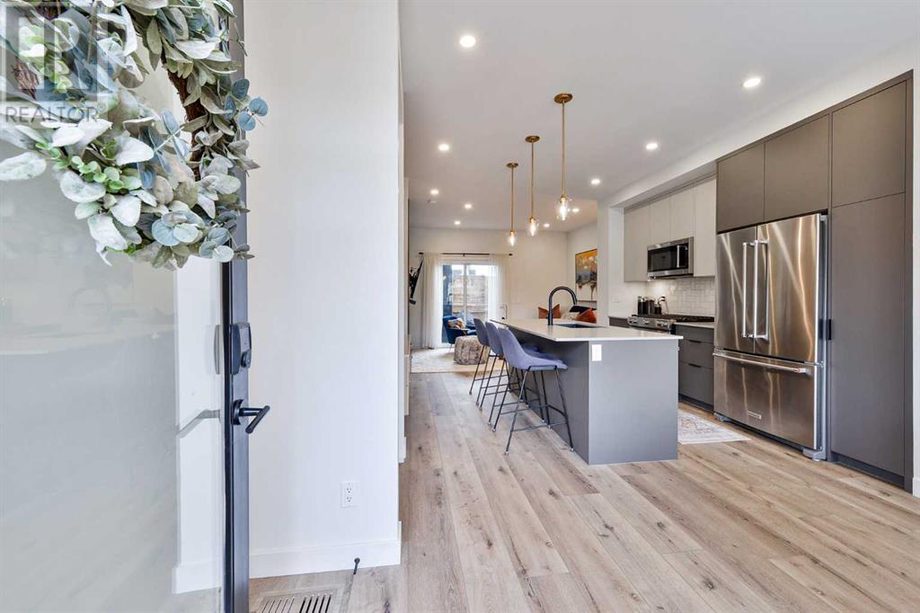 Property at 2103 53 Avenue SW image 2