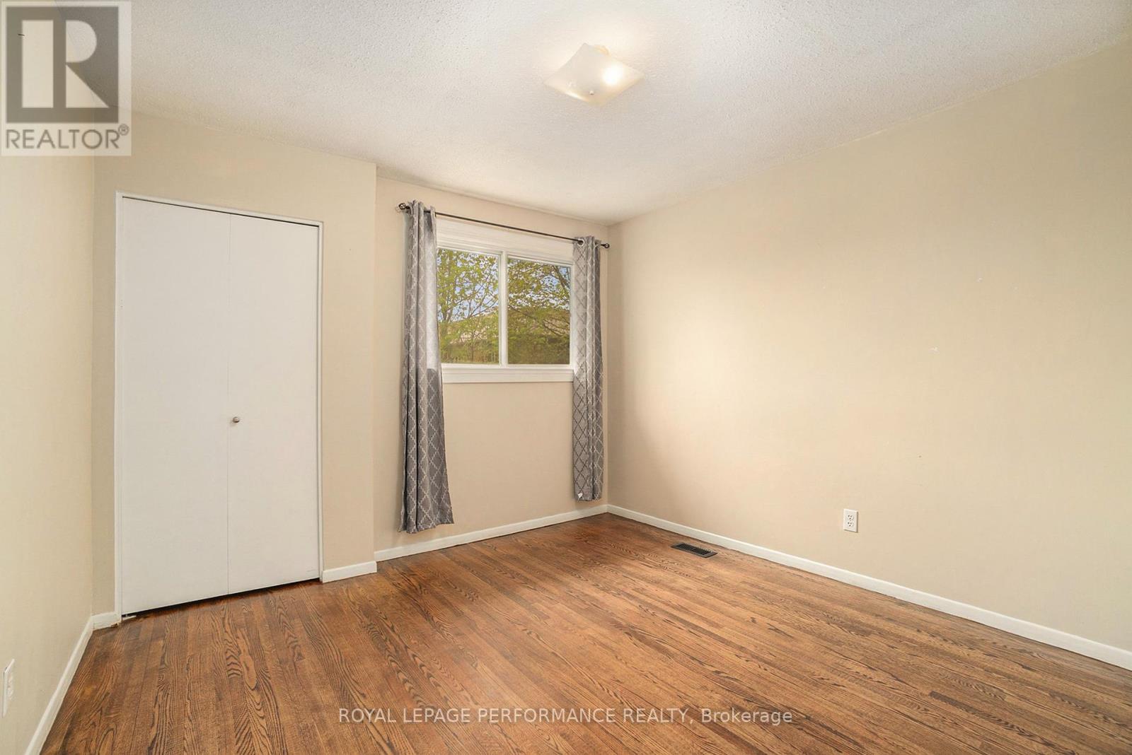 770 Eastvale Drive, Ottawa, Ontario  K1J 6Z6 - Photo 14 - X12139551