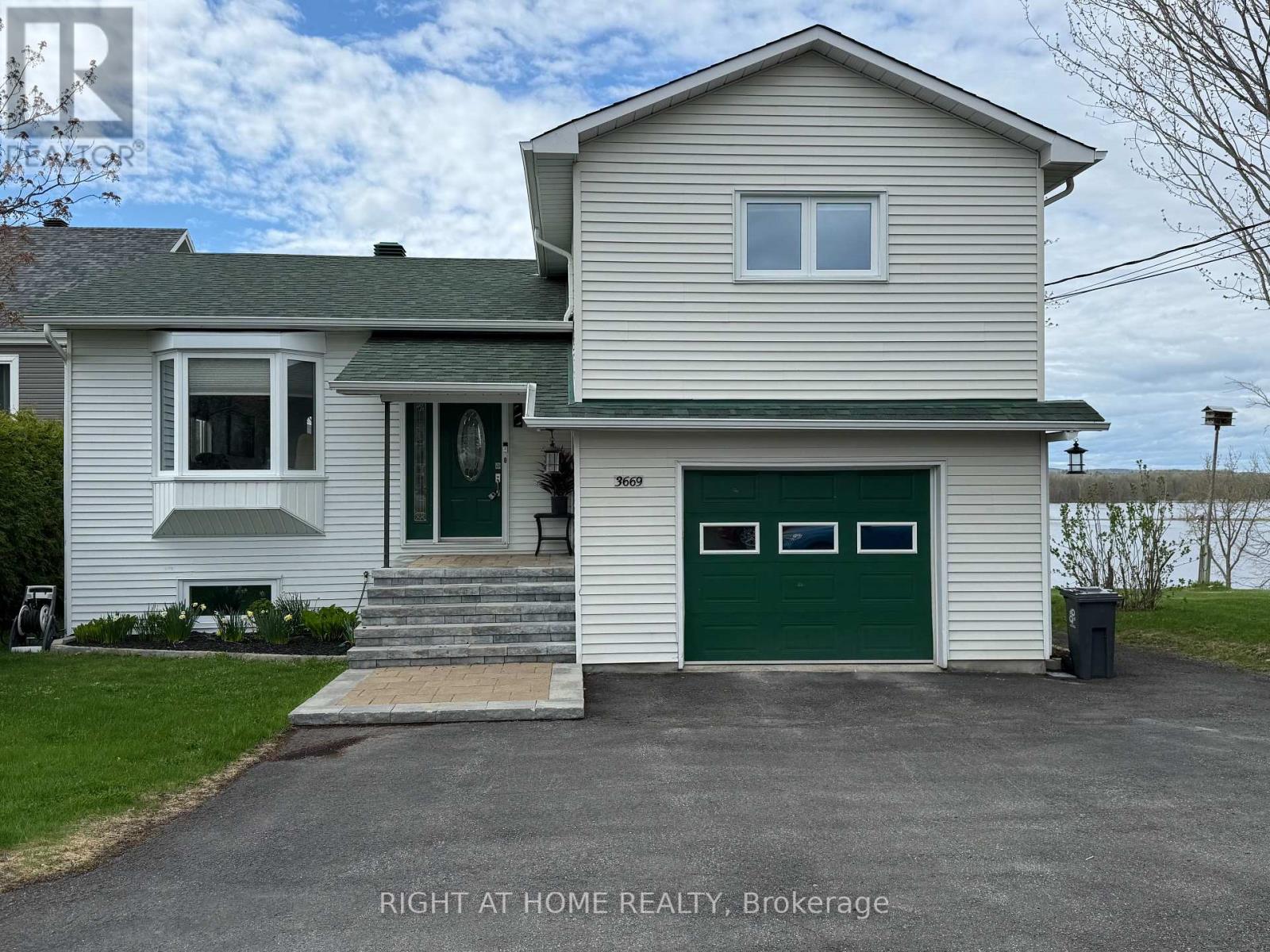 3669 Rue Principale Street N, Alfred And Plantagenet, Ontario  K0A 3K0 - Photo 2 - X12139559