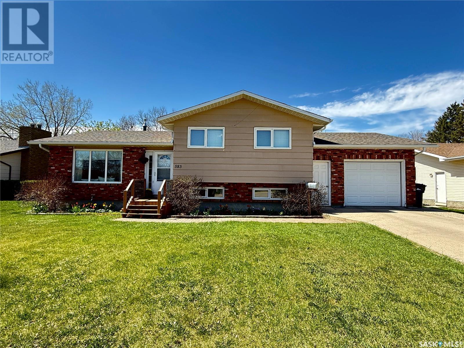 583 13th STREET N, weyburn, Saskatchewan