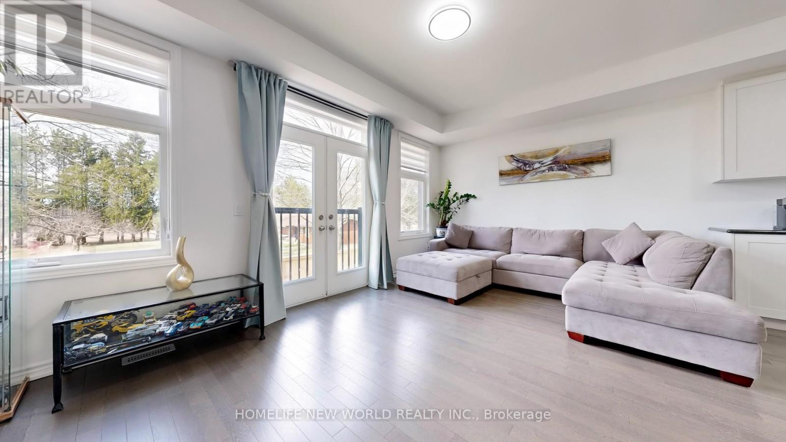 76 Puisaya Drive, Richmond Hill, Ontario  L4E 1L2 - Photo 4 - N12104760