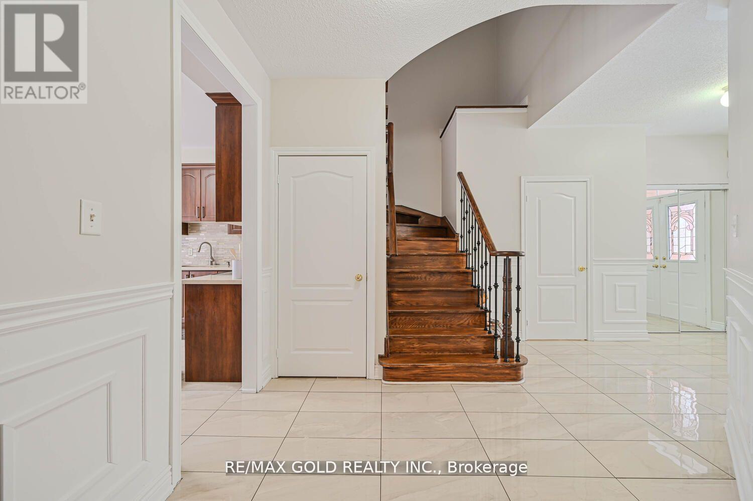 37 Redwillow Road, Brampton, Ontario  L6P 1Z8 - Photo 14 - W12138713