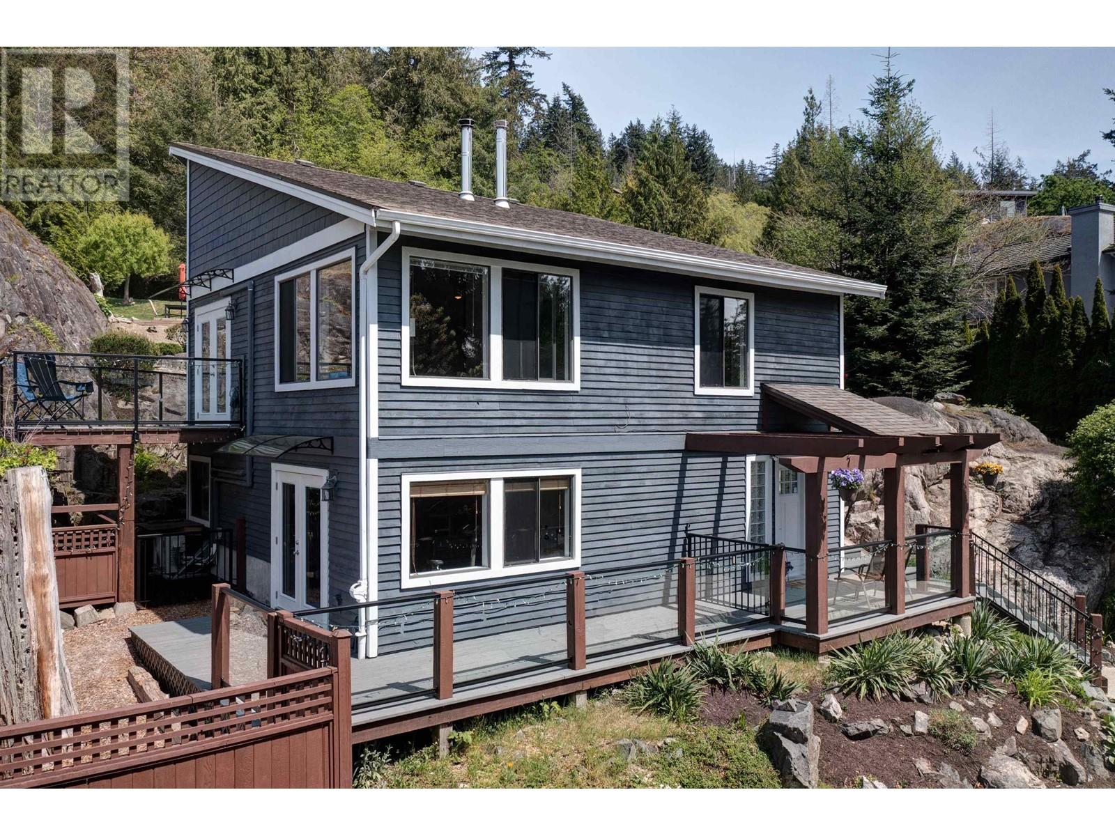 8362 Redrooffs Road, Halfmoon Bay, British Columbia  V7Z 1E5 - Photo 2 - R3000912