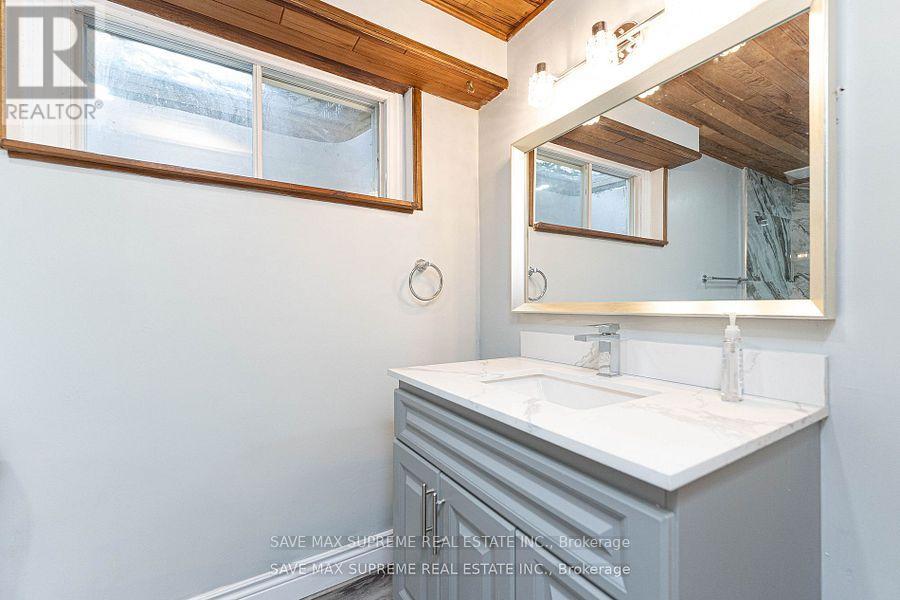 2458 Martin Court, Burlington, Ontario  L7P 2V2 - Photo 29 - W12139573