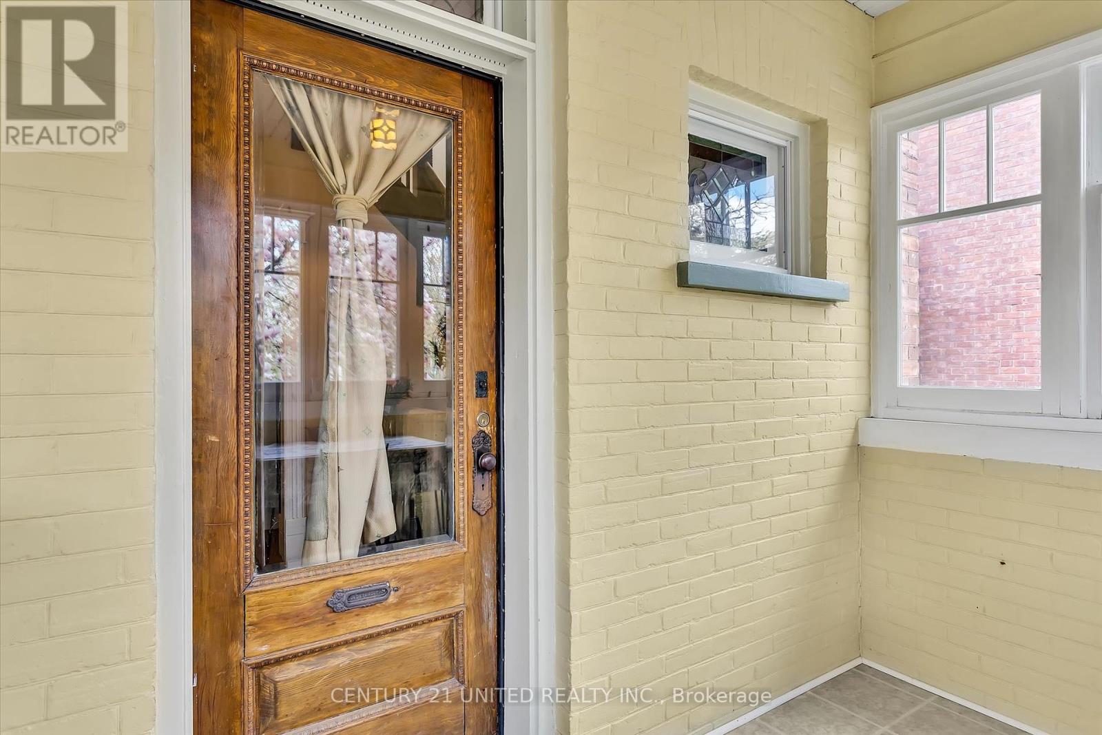 311 Pearl Avenue, Peterborough Central, Ontario  K9J 5G4 - Photo 8 - X12139632