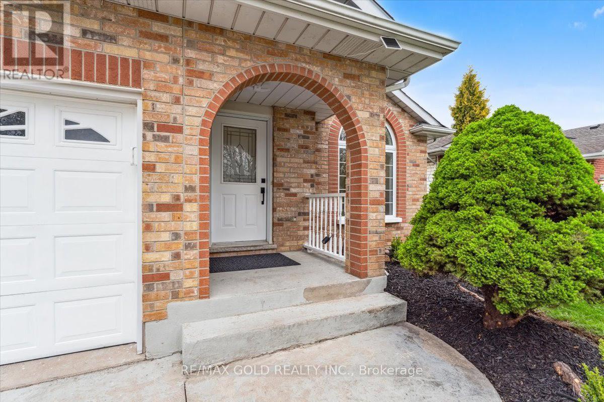 8163 Harvest Crescent, Niagara Falls, Ontario  L2H 3G4 - Photo 5 - X12139592